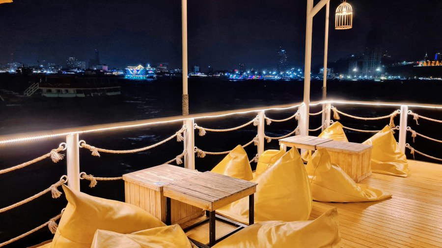 泰國芭提雅Tappia Floating Cafe海上咖啡廳【咖啡館釣魷魚-現釣現吃｜夜釣魷魚｜快艇接送｜海上日落】
