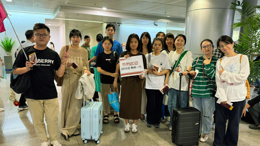 胡志明/河內/峴港/芽莊VIP帶關送關服務快速通關通道代填落地表