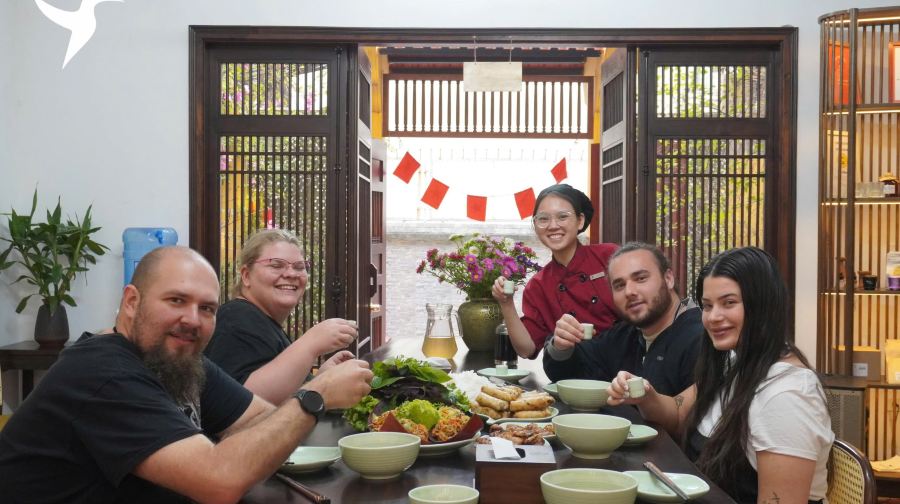 在河內秘密花園別墅烹調 Nem Ran 和 Bun Cha + 免費雞蛋咖啡