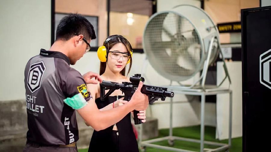 【接駁車接送】芭提雅射擊light bullet射擊館一日遊