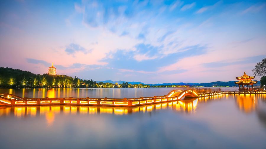 杭州西湖雷峰塔半日含導覽(2-10人小團)可選遊船登島或環湖