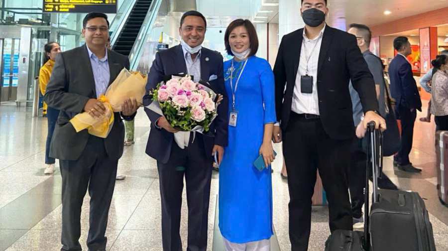 胡志明/河內/峴港/芽莊VIP帶關送關服務快速通關通道代填落地表