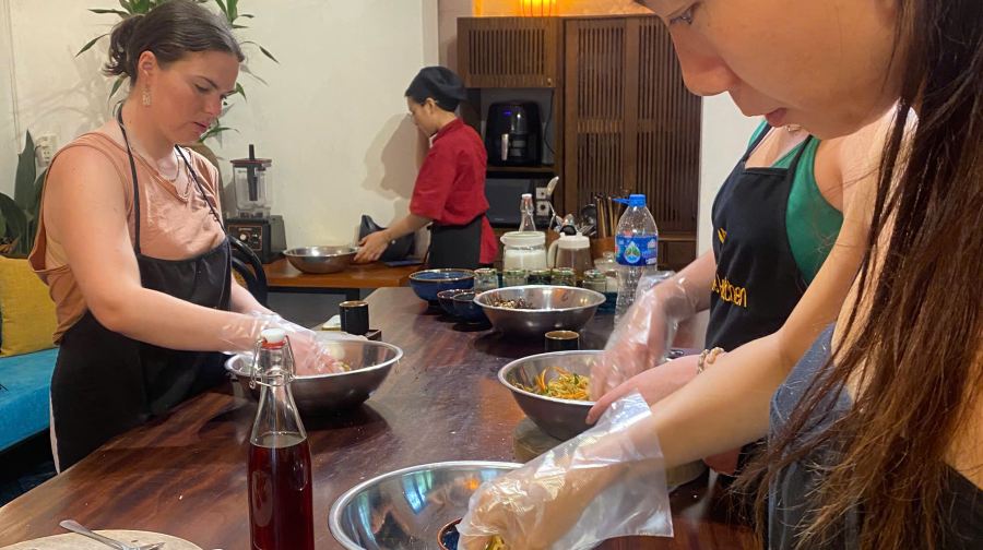 河內烹飪體驗：製作 Phở 和 Bánh Xèo + 享用免費越南咖啡