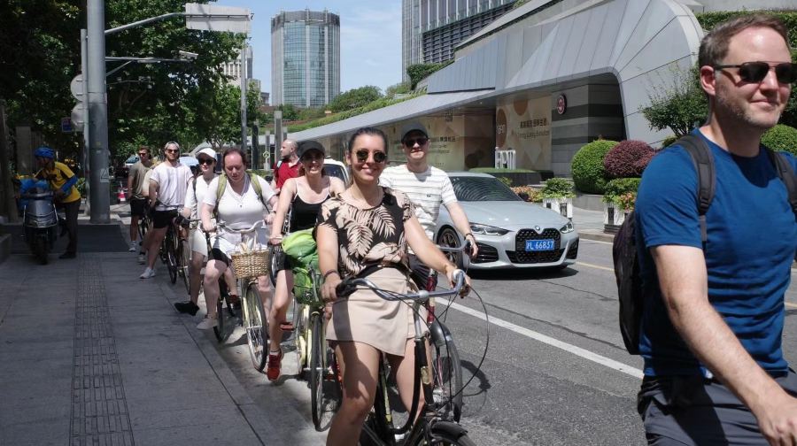 與 Daniel 一起騎單車的上海半日遊 - Eatwith