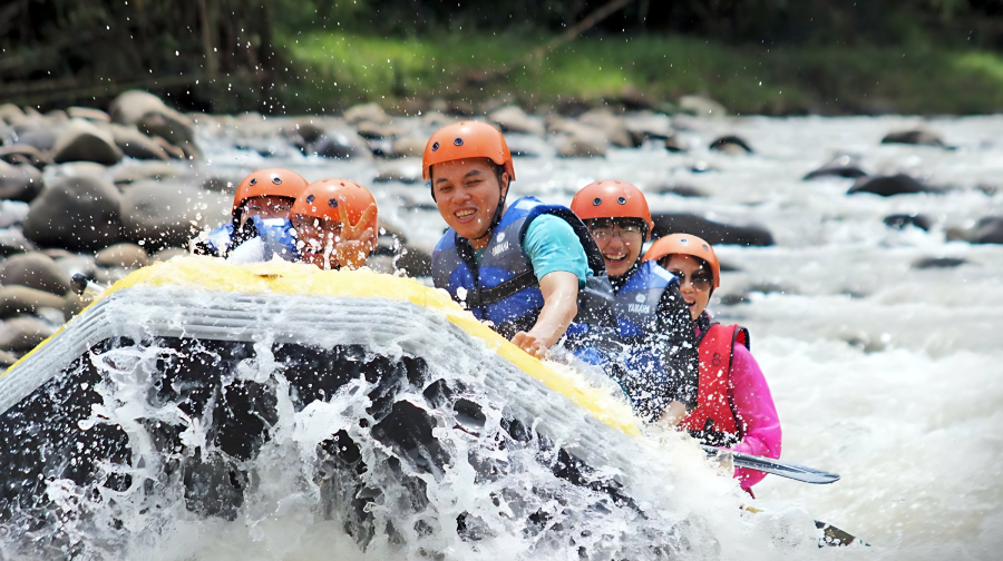 九魯河皮划艇2小時【中文導遊 | 1-2級漂流 | 午餐 | 酒店接送】