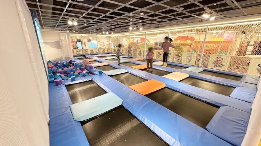 追風奇幻島-童話莊園6+plaza店。親子票一大一小 (明日可用)