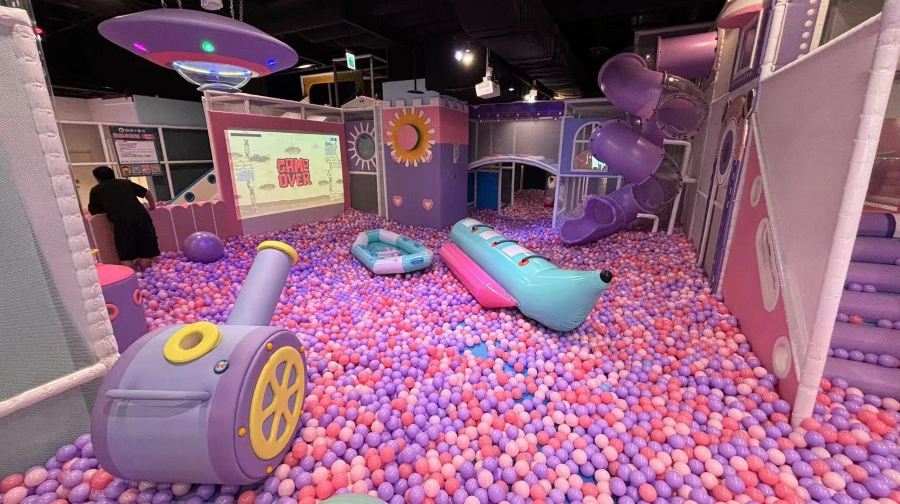 追風奇幻島-桃園環球A19-奇幻城堡。親子票一大一小 (明日可用)